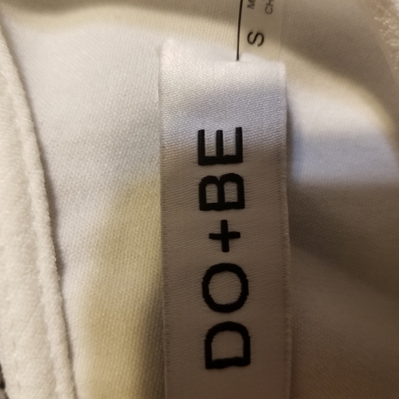 DO + BE white bell sleeve cre neck polyester blouse NWT - Picture 5 of 7
